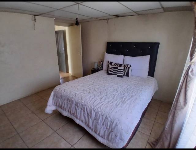 2 BEDROOM HOUSE FOR SALE IN SEBOKENG ZONE 11